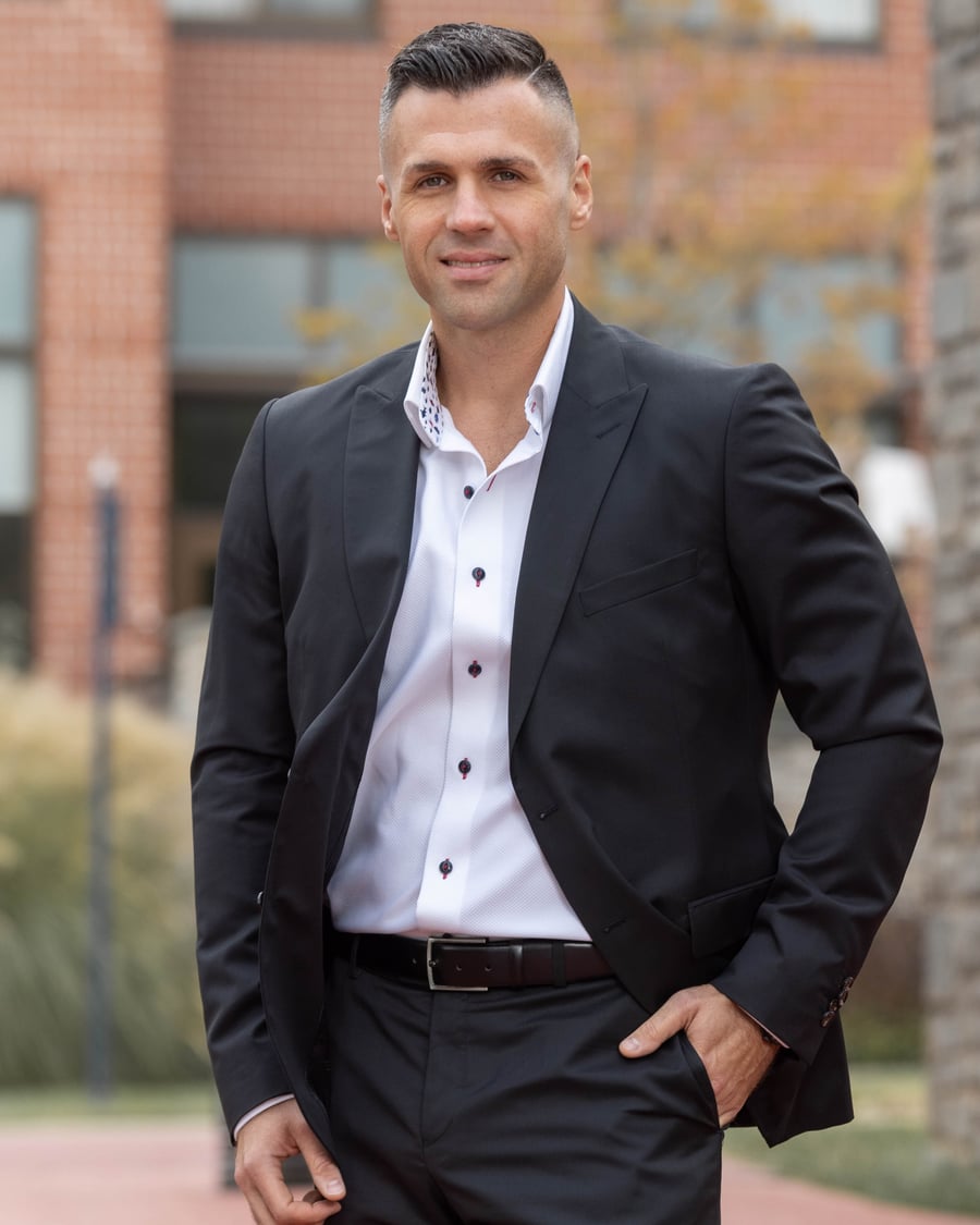 Artur Guney, Founder & Broker